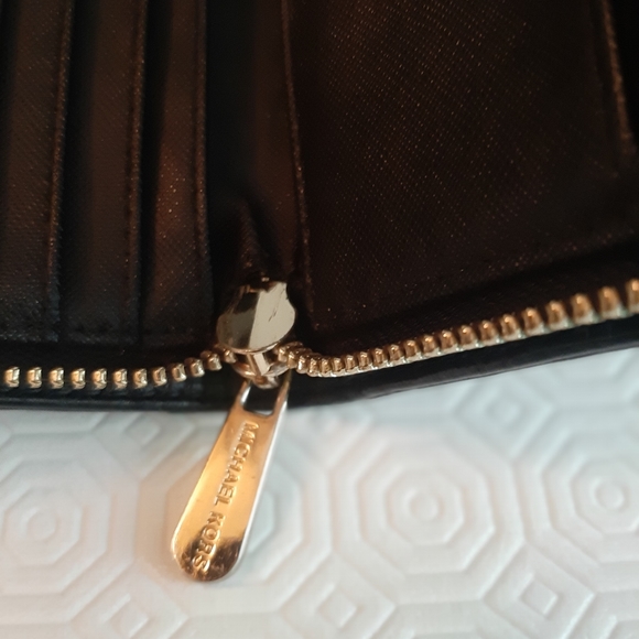 Michael  kors leather  wallet  Black/Gold - Picture 10 of 12